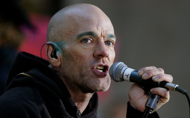 Michael Stipe ex vocalista de REM termina canciones de primer álbum como solista