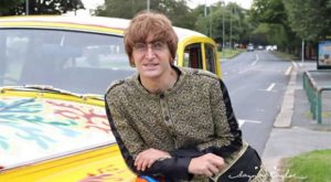 Javier Parisi imitador de John Lennon llega al Perù