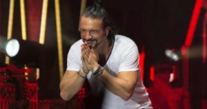 Ricardo Arjona anuncia retiro de los escenarios por problemas de salud